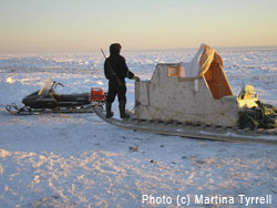 Learning by doing from the Inuit hunters