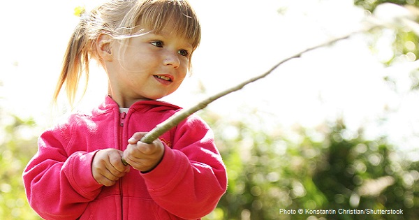 Natural Play: Ditching Fancy Toys for Sticks and Mud